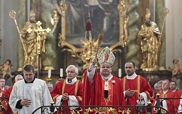 Kardinál Duka se dočká mimořádné pocty. Spočine u králů a císařů