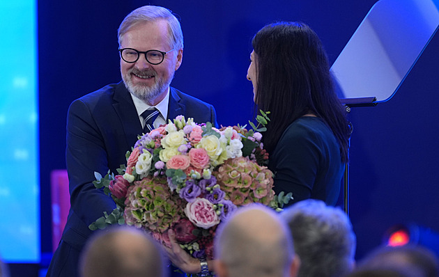 Pekarová Adamová se loučila v slzách. Ukázala talent i pracovitost, řekl Fiala