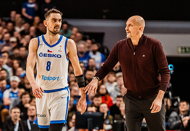 Ukázali jsme, že basket umíme, těší Bartoně. Proč koučuje lépe v angličtině?