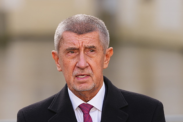 Na Hrad měl jet i na invalidním vozíku, řekl Babiš k Turkově vyhřezlé ploténce