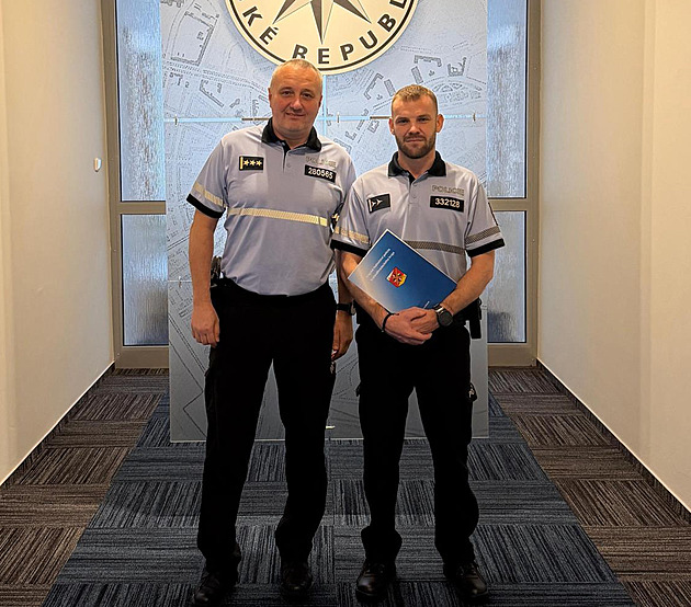 Ve správný čas na správném místě. Policista oživil dva muže v dvou týdnech