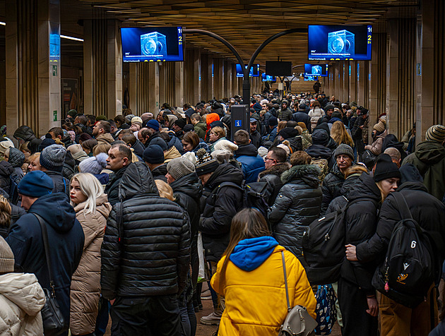 Kyjevem otřásly výbuchy.  Úřady varovaly před drony