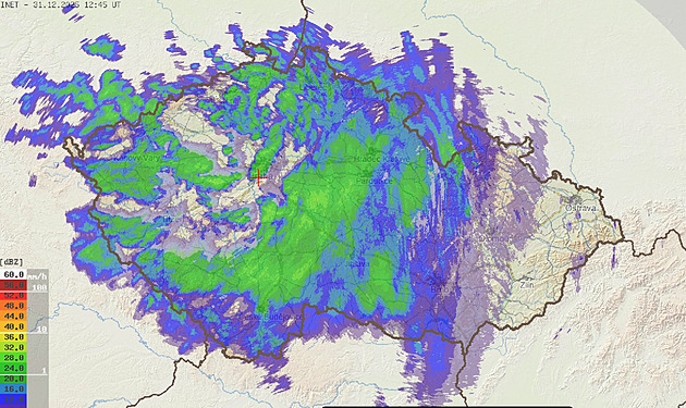 Na většině území Čech sněží, nadílka komplikuje dopravu