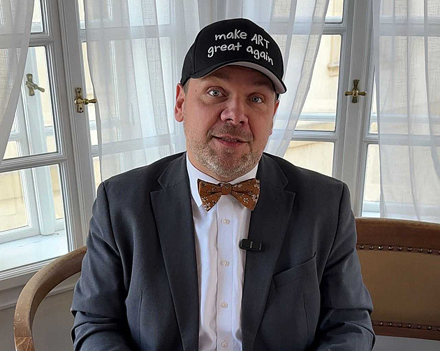Baxa v trumpovské čepici podpořil návrh přidat 300 milionů korun živé kultuře