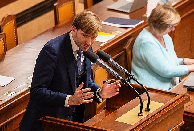 Poslanci se přou o odvolání šéfa VZP Kabátka. Bylo to na místě, říká Vojtěch