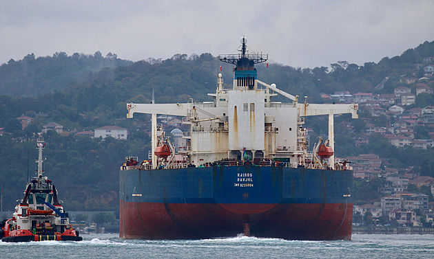 Peking tlačí na Teherán. Chce odblokovat Hormuzský průliv pro své tankery