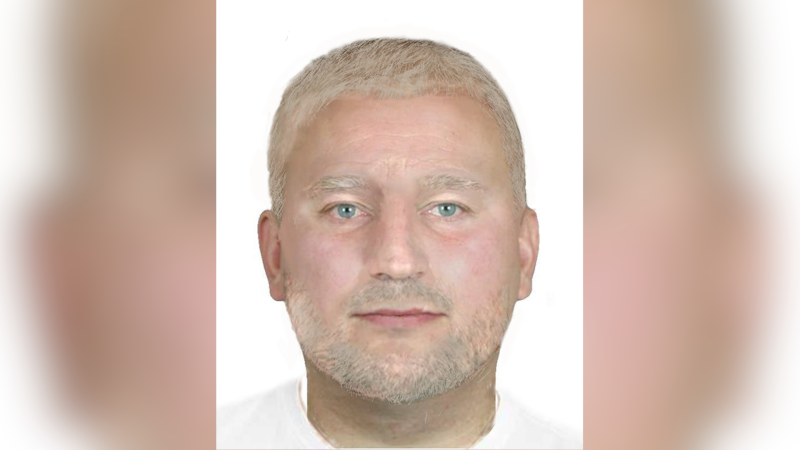 Muž se obnažoval před chlapci v Praze, nabízel jim fotku přirození. Hledá ho policie