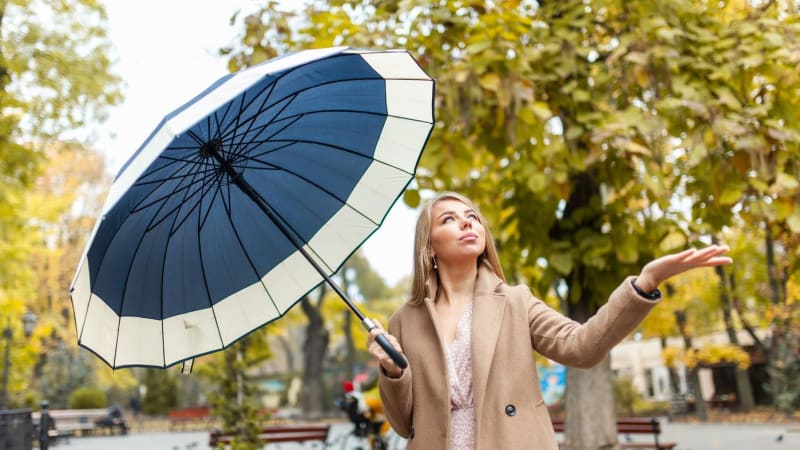 Sledujte RADAR: Počasí nahoru dolů. Čeká se rychlé ochlazení s deštěm, udeří i silný vítr
