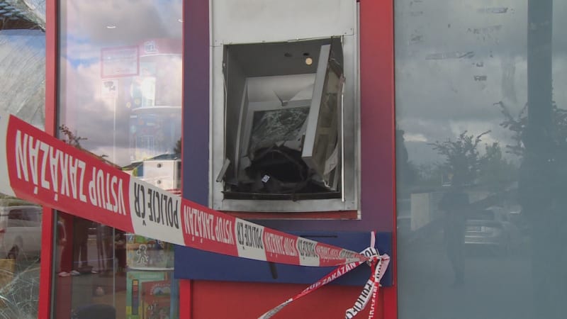 Koloběžkový gang z Prahy dopaden: Muži odpalovali bankomaty, zadrželi je na hranicích