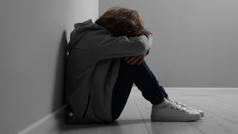 Brutální týrání dětí: Jehla zarostlá v lýtku a nespočet zlomenin. Matka vše důmyslně kamuflovala