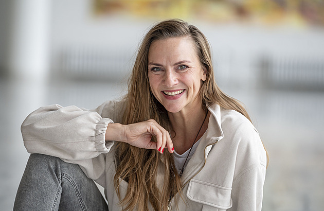 Do každé role se znovu narodím, říká herečka Holcmanová. Thálie jí unikla